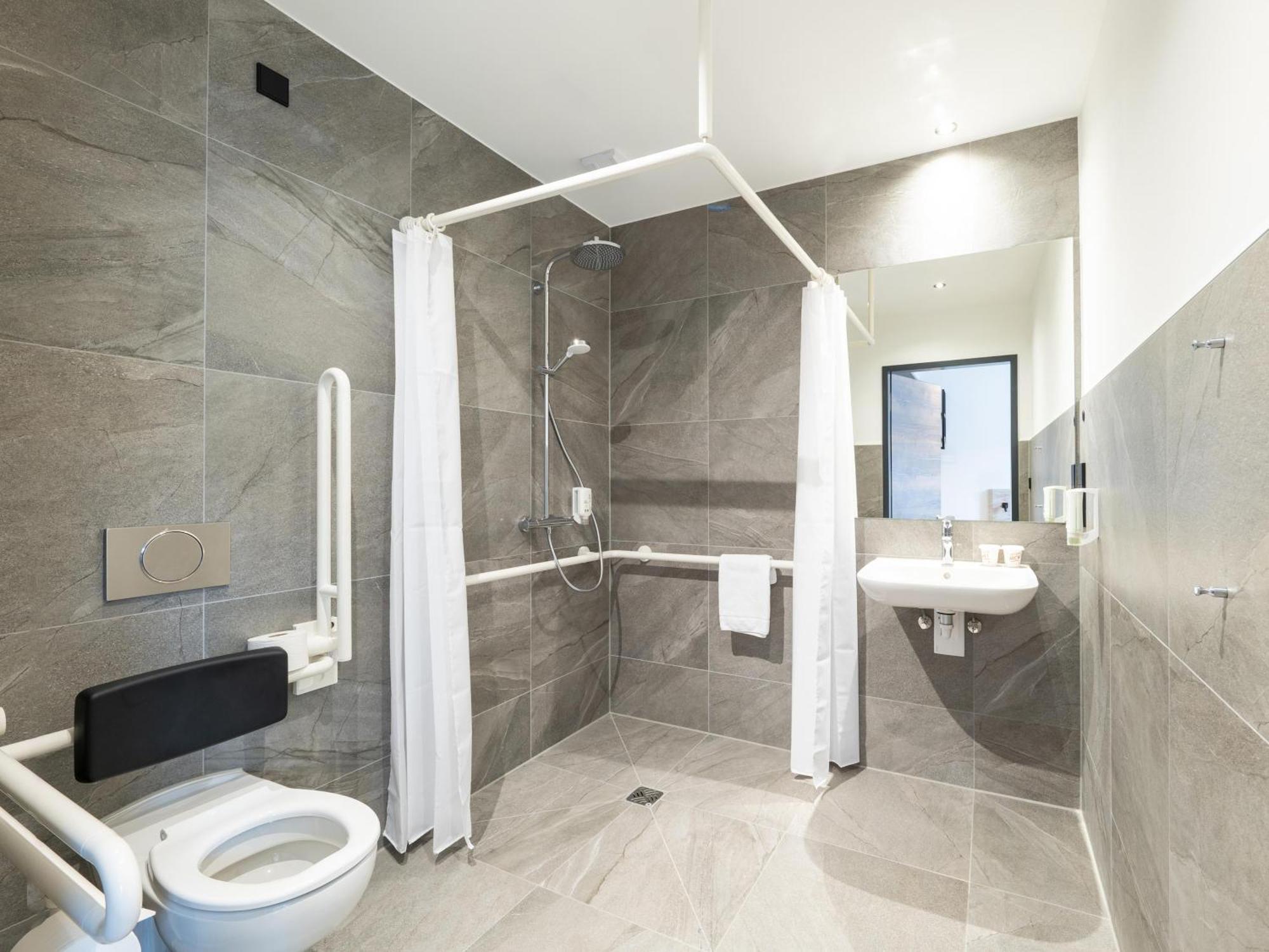 B&B Hotel Albstadt-Hbf Dış mekan fotoğraf